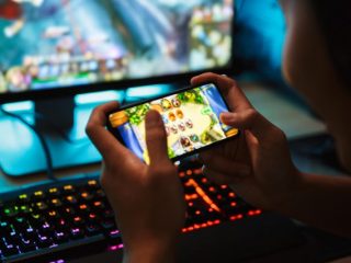 後悔？ 満足？ ゲーマーの「買い切り」と「課金」の累計金額と楽しみ方