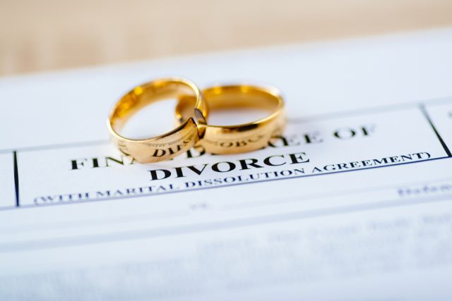 熟年夫婦の「卒婚」って何？ 言葉の意味と経済的メリットを解説