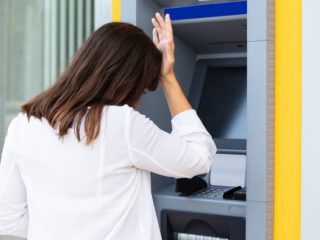 ATMでの還付金詐欺、被害を防ぐシンプルな3つの手段とは？