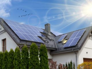 築10年のマイホームオーナーが語る「住宅用太陽光発電パネル」の設置に必要な「覚悟」とは？