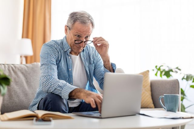 「80歳以上」で働いている人の割合って？ 老後は「年金以外」で月いくら稼ぐべきなの？