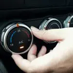 「車の暖房」をつけなければ「ガソリン代」を節約できる？ 車のエアコンの意味についても解説