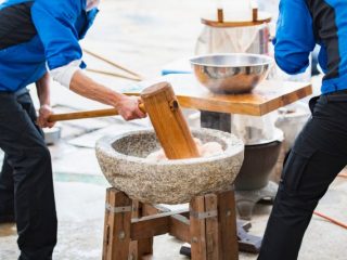 職場の「餅つき大会」に参加しなかったら「自分勝手で和を乱す」とクビになりました…これって妥当ですか？