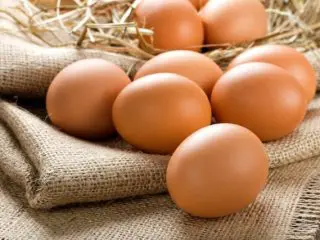 【価格高騰】「卵」は去年と比べて「1.9倍」の価格に！ 品薄の今どうやって乗り越えるべき？ 代わりの食材も確認