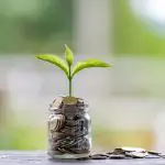 65歳、みんなの貯蓄の平均額と中央値は? 2000万円貯めている人はどのくらい?