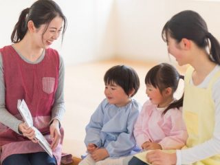 保育士ですが手取りは「20万円」です。たった1人で「30人の子ども」を見ているのですが安くないでしょうか…？