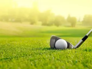 「シミュレーションゴルフ」vs「打ちっぱなし」月5回行くなら、安く済むのはどっち？