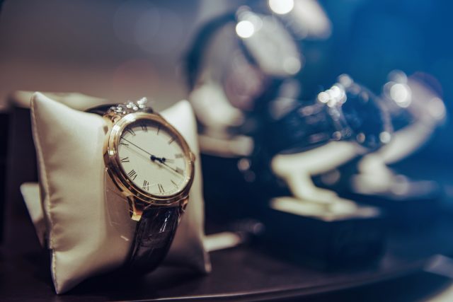 【高級腕時計】200万円超の時計は正規店と並行輸入店のどっちで買う？ 30歳のオーナーの選択は？