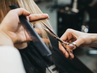 自分で髪の毛を売る方法とは？ヘアドネーション以外の手段を解説