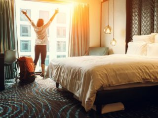 1ヶ月「ホテル暮らし」をするといくらかかる？ 光熱費も含めると「賃貸」よりお得な場合も!?