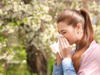 花粉症の悩み1位は「お金」。月額費用の目安と節約する方法とは？