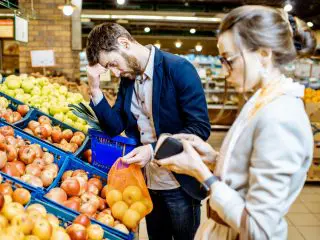 食費の「1ヶ月1万円生活」は可能？ 一人暮らしの「食費平均」や「節約方法」を解説