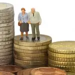 「65歳」から「85歳」まで年金生活の場合、貯蓄はいくら必要？「年収600万円」の会社員のケースで試算