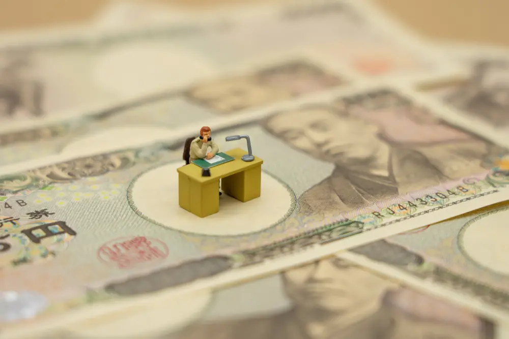 【平均年収】日本国内で働いている人の年収は、何百万円台が多い？