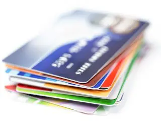 金属製のクレジットカードにはどんな種類がある？ 最も重たいカードはどれ？　[PR]