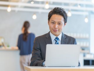 平均年収「500万円」の会社員がもらえる年金はいくら？ 老後の生活費も一緒に確認しよう！