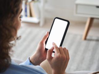 意外!?1000万円以上の高年収な人ほど格安スマホ利用率が高いとの結果に！