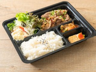 コンビニ・持ち帰りの昼食と弁当のランチ代を1ヶ月で比べると？