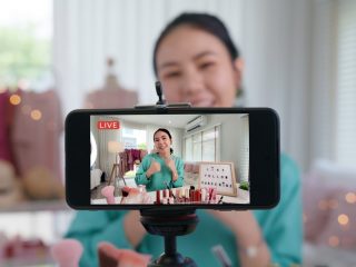 【簡単に稼げるは嘘？】YouTuberになって年収1000万円を稼ぐ方法