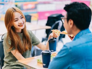 デートで奢られるのが申し訳ない…「割り勘」じゃダメ？→男女間の「お金に関する思い込み」ってどんなもの？