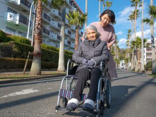 親の介護って「子どもの仕事」ですか…？ 介護するなら仕事を辞める必要が出てきます…