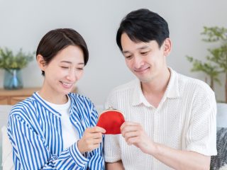 28歳で「年収350万」、結婚を考えているけど難しい？ 同年代の貯金額はどのくらい？