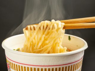 節約のため、職場のお昼は「カップラーメン」を食べてます。栄養的に大丈夫でしょうか？