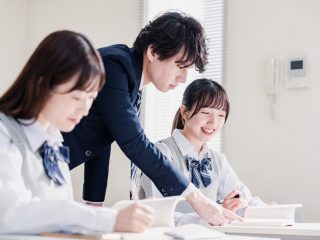 子どものために共働きだけど、年収「910万円」だと高校無償化の対象外になりますか？