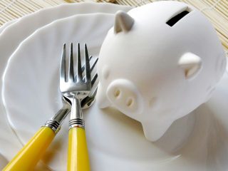 30歳1人暮らし「手取り20万」なら食費はどのくらいがベスト？ 節約ポイントについても解説