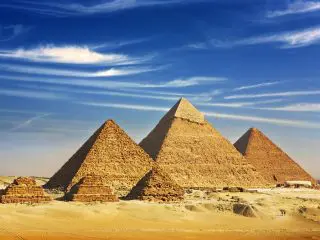 ミニオンズで盗まれたピラミッドの価格は？世界を代表する巨大建造物の価格目安を紹介