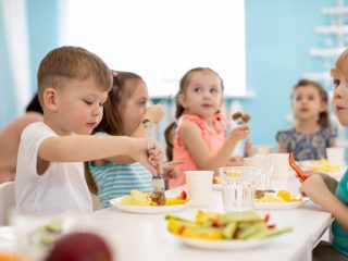 保育園の「副食費」を払っていないのは恥ずかしい!? 副食費が「免除」になる条件とは？