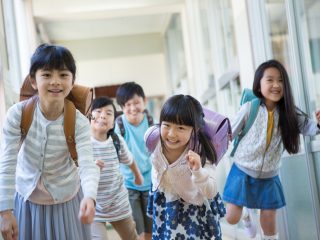 小1の壁を乗り越えたい！ 「放課後子ども教室」「放課後児童クラブ」「学童保育」の違いと料金は？