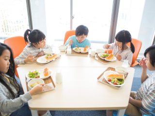 【給食費の無償化】無償化を実施している地域はどこ？