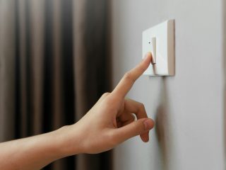 電気代が高くて家計が苦しいときの節電アイデア8選を紹介