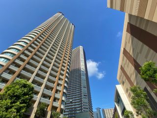 「年収2000万円」超えのパワーカップルが「タワマン居住」で恐れるリスクとは？