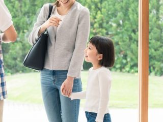 シングルになり、子どもを「学童」に預けたいです。仕事で夜遅くなっても大丈夫でしょうか？ 料金はどのくらいですか？