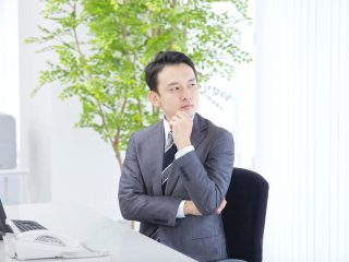 「社会人1年目」です。年金がもらえるか分からないので払いたくありません。何とかならないですか？