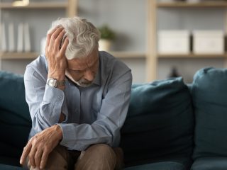 50代男性、賃貸で1人暮らし。「持ち家」を購入しないと将来的にまずいですか？