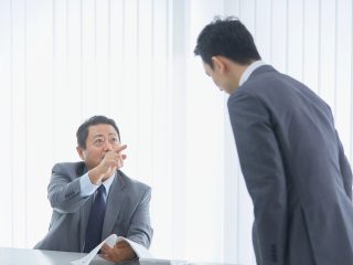 上司から「副業禁止」と注意を受けました。投資は副業に当たりますか？