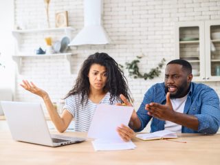 【行政書士が解説】友人が貸したお金を全く返さない…。この状況で「内容証明郵便」の送付って有効？