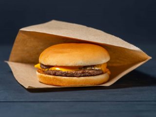 昼食はいつも職場近くの「マクドナルド」です。健康に気を付けるにはどんな注文をすべきですか？「ポテト」は止めるべきでしょうか…？