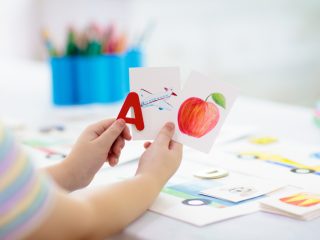 子どもに習い事をさせたいけど、みんなどのくらいの費用をかけているの？ 年収の何割くらいが目安なの？