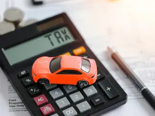 【2023年4月から】「自動車税」の決済方法が変更に！ 車ごとの自動車税も確認！