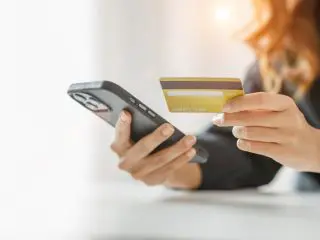 初めてクレジットカードを作るときの選び方は？ 注意点もあわせて解説！