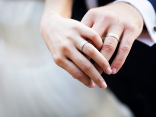 国から結婚資金の「補助」が出る？結婚新生活支援事業について。