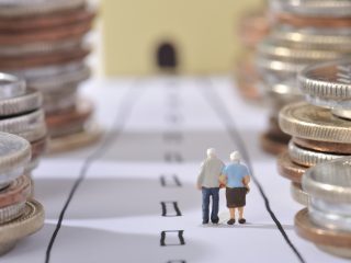 【年金受給額】国民年金だけと国民年金+厚生年金は10万円以上違う？