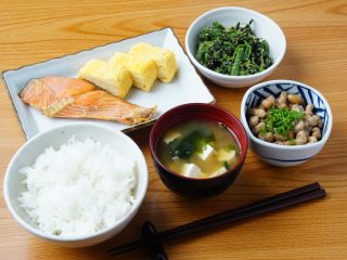 節約のために「朝ごはん」を食べないのはアリ？ ナシ？ 長期的に見ると「節約にならない」って本当？