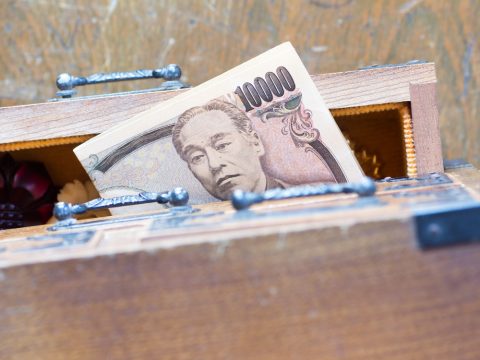 実家の物置から大量の「旧札」が出てきました。交換は可能ですか？ 税金はかかるのでしょうか？