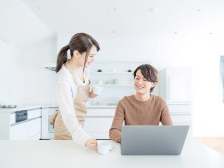 夫婦2人とも「平均年収」の場合、受け取れる年金は「28万円」!? 収入ごとの年金額を確認！