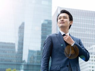 「年収1000万円」の転勤族、「年収500万円」で地元企業勤めはどっちが「幸せ」？ メリット・デメリットを検証